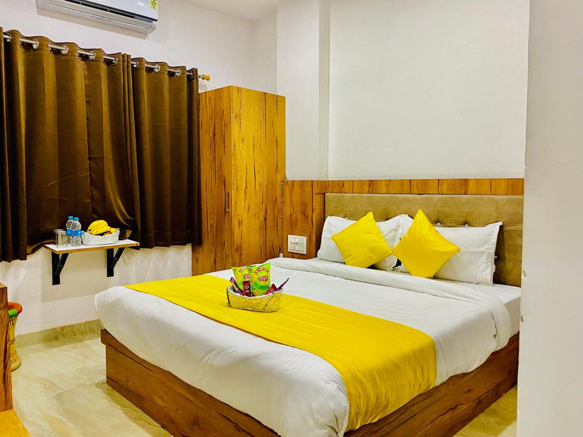 Hotel Vallabh A Lake Facing Balcony Udaipur Exterior photo